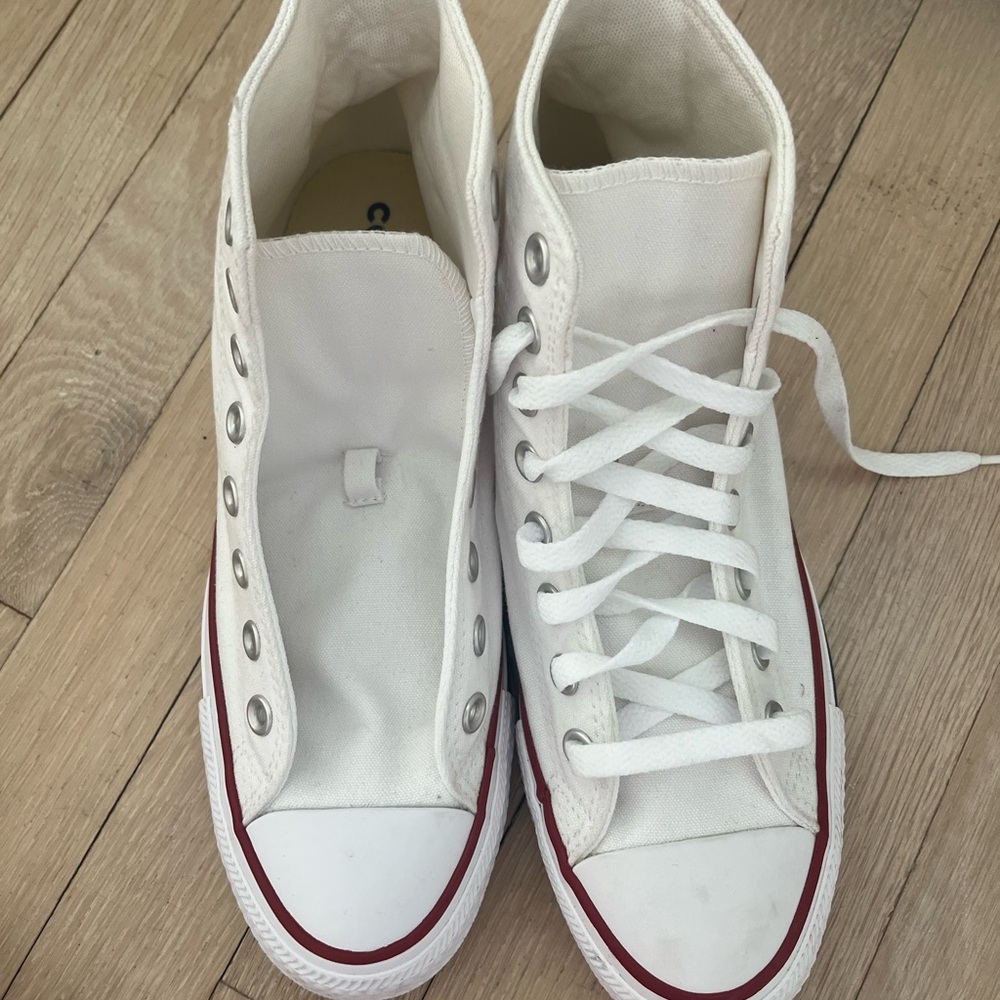 Women’s Converse White High-Top Sneakers Classic Design (size 8.5) - Picture 3 of 5